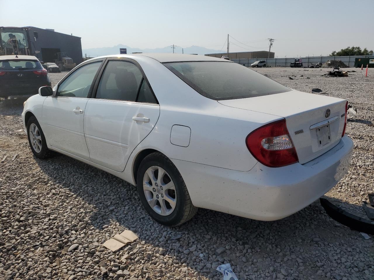 JTDBE32K540250978 2004 Toyota Camry Le