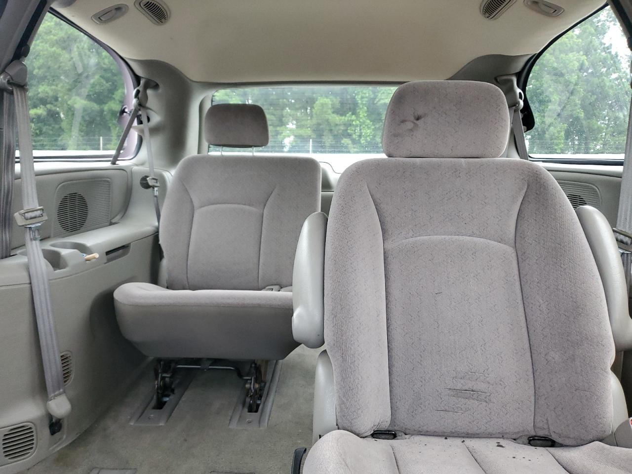 2002 Chrysler Town & Country Lx VIN: 2C4GP44382R552277 Lot: 64993634