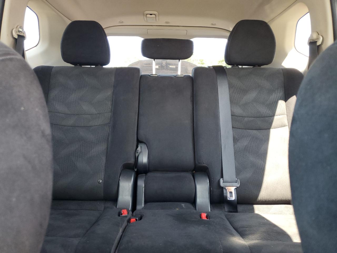 2015 Nissan Rogue S VIN: 5N1AT2MV8FC835537 Lot: 64738394