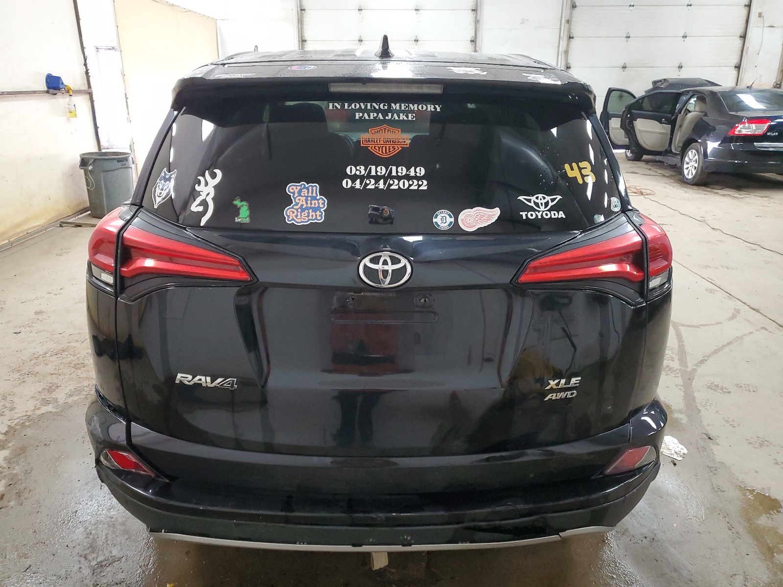 2T3RFREV8HW591068 2017 Toyota Rav4 Xle