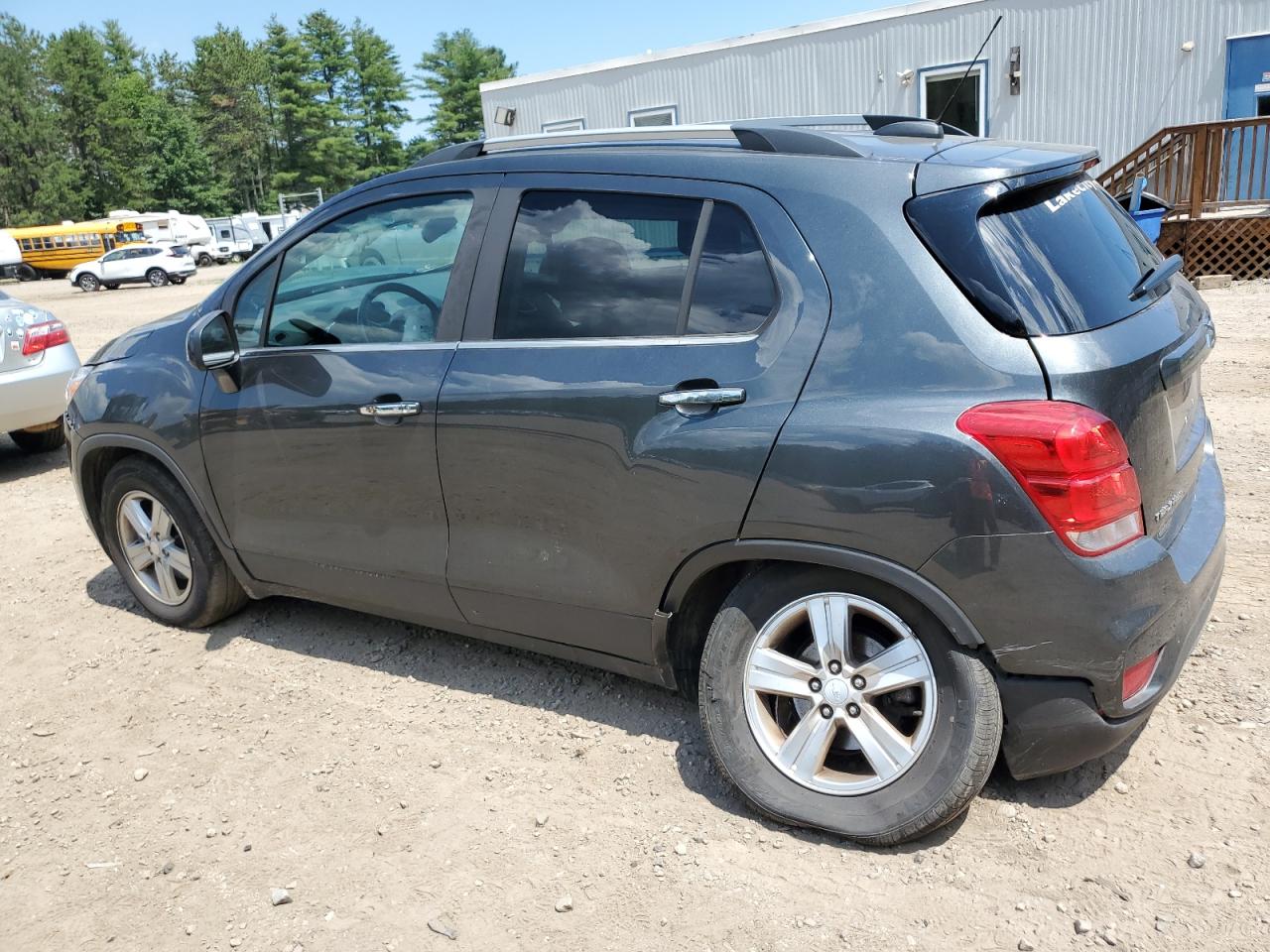 3GNCJPSB0KL298418 2019 CHEVROLET TRAX - Image 2