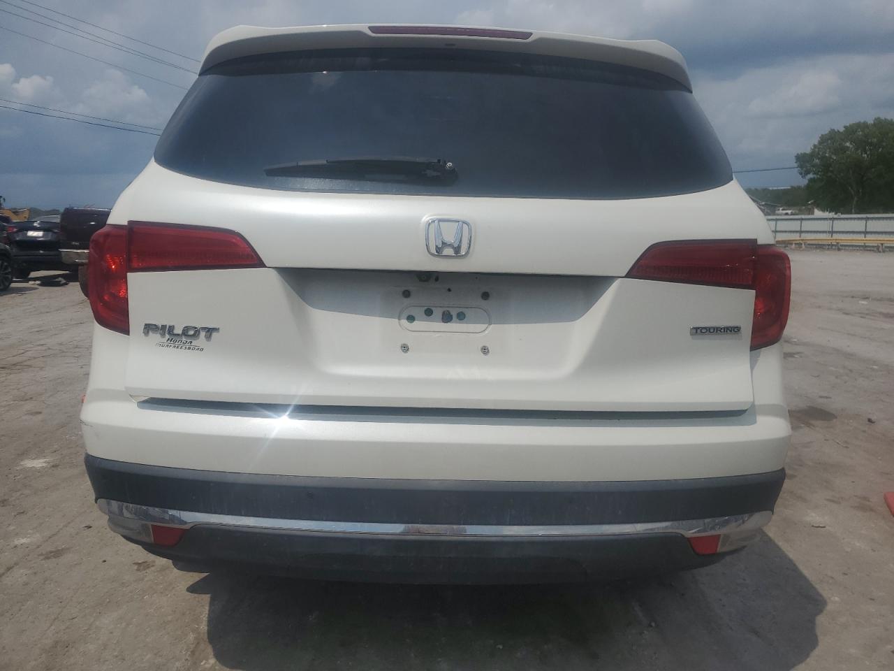 2017 Honda Pilot Touring VIN: 5FNYF5H9XHB015507 Lot: 65411574