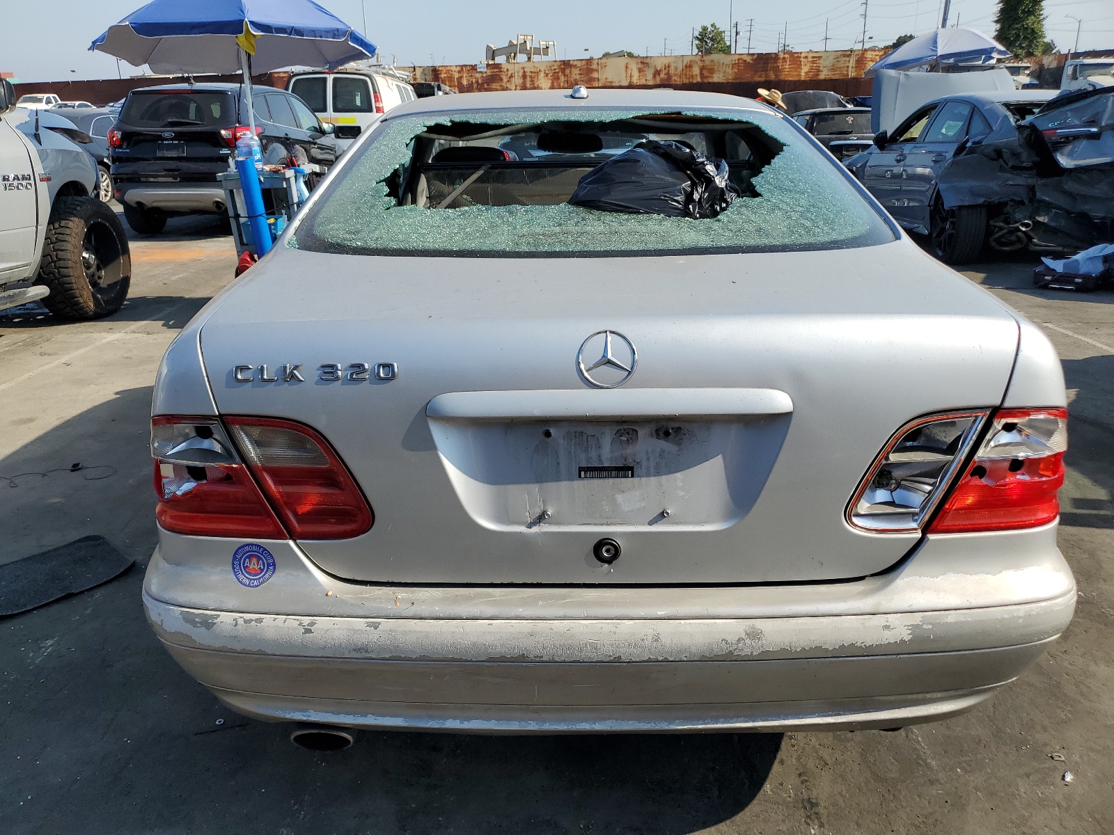 WDBLJ65G12T126256 2002 Mercedes-Benz Clk 320