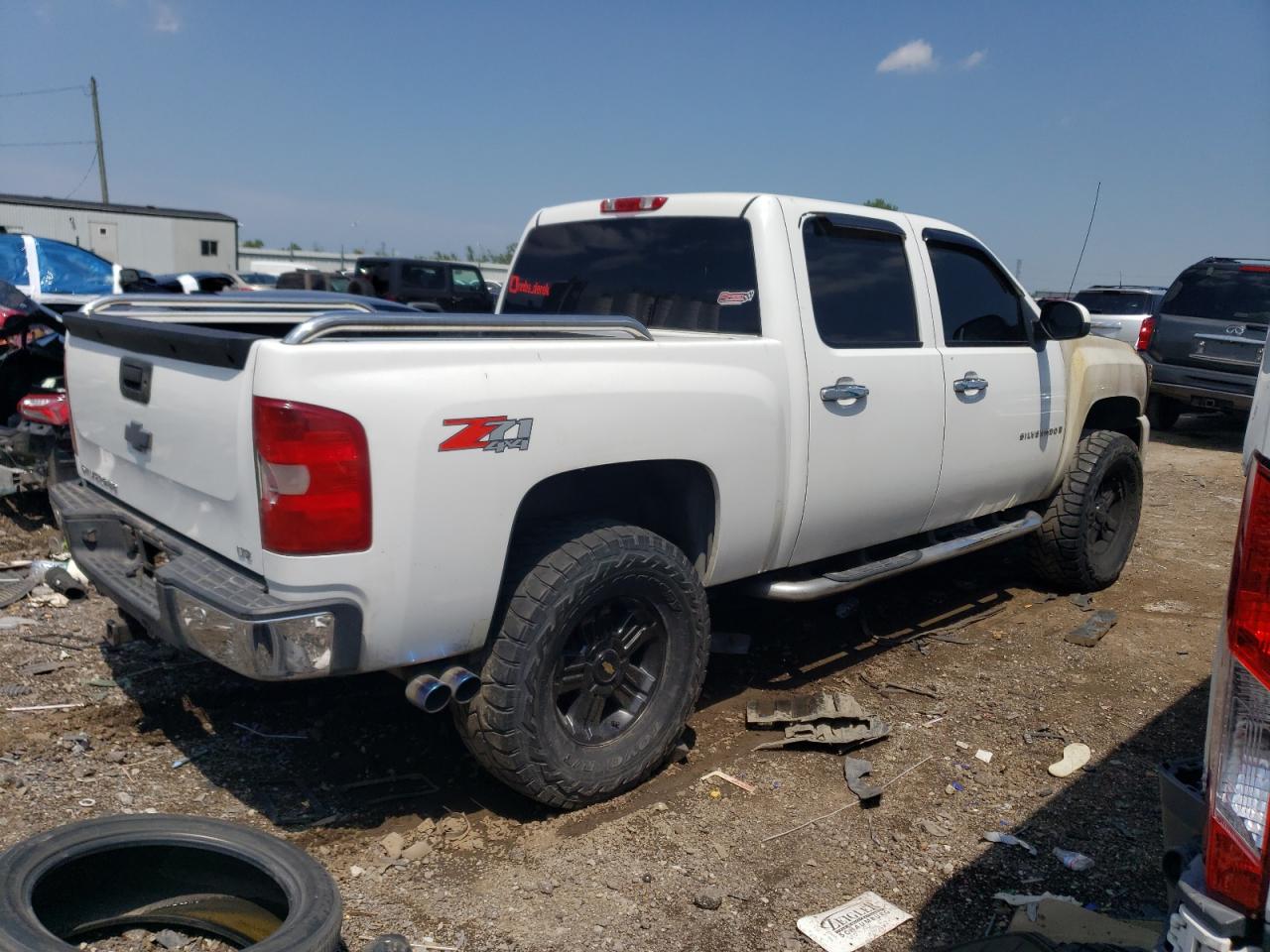 2007 Chevrolet Silverado - Image 3