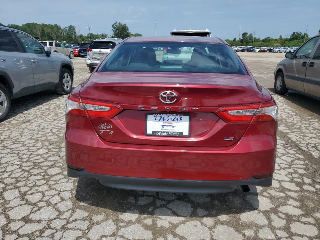 2018 Toyota Camry L VIN: 4T1B11HK4JU588721 Lot: 61986374