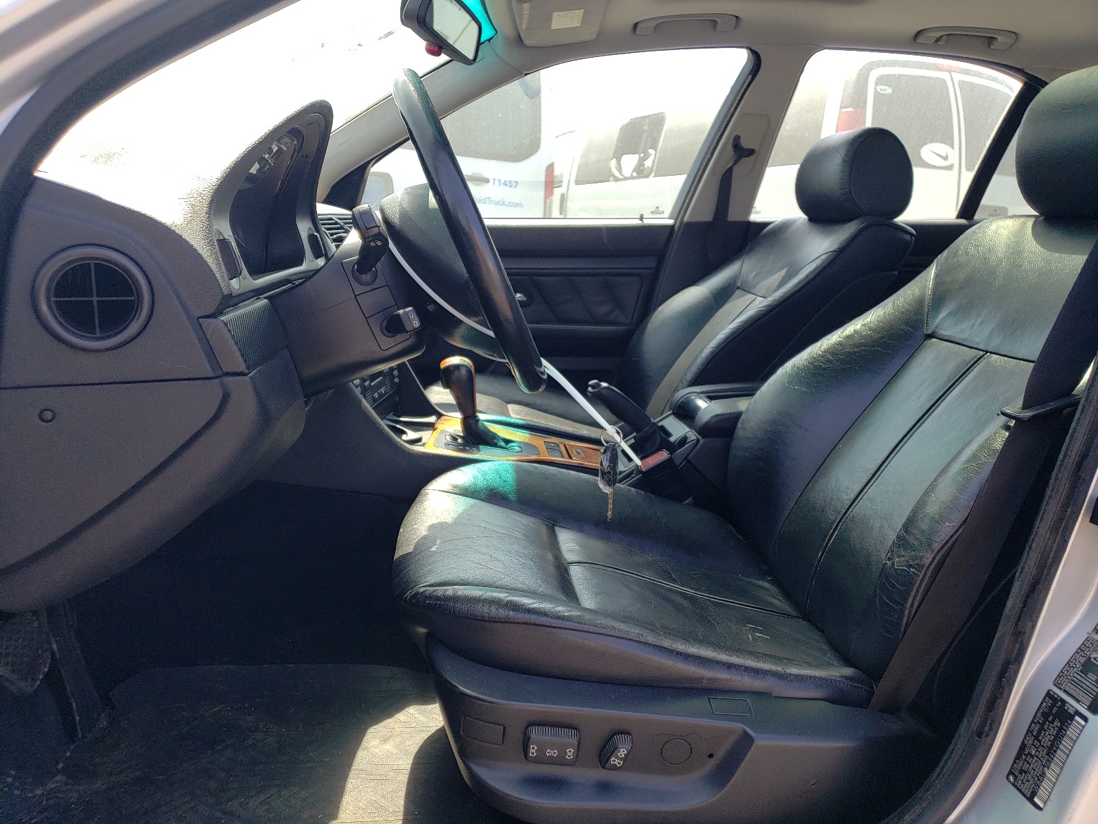 WBADM6342YGU14324 2000 BMW 528 I Automatic