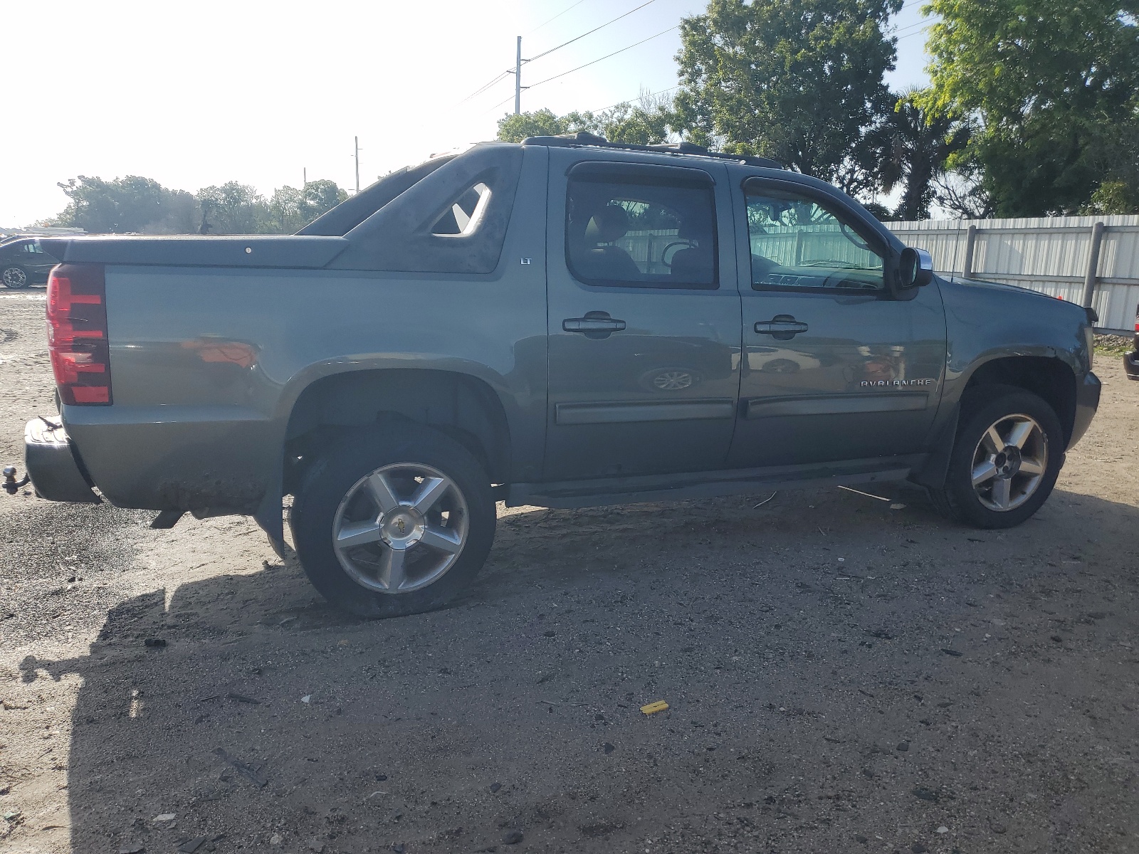 3GNTKFE38BG123113 2011 Chevrolet Avalanche Lt