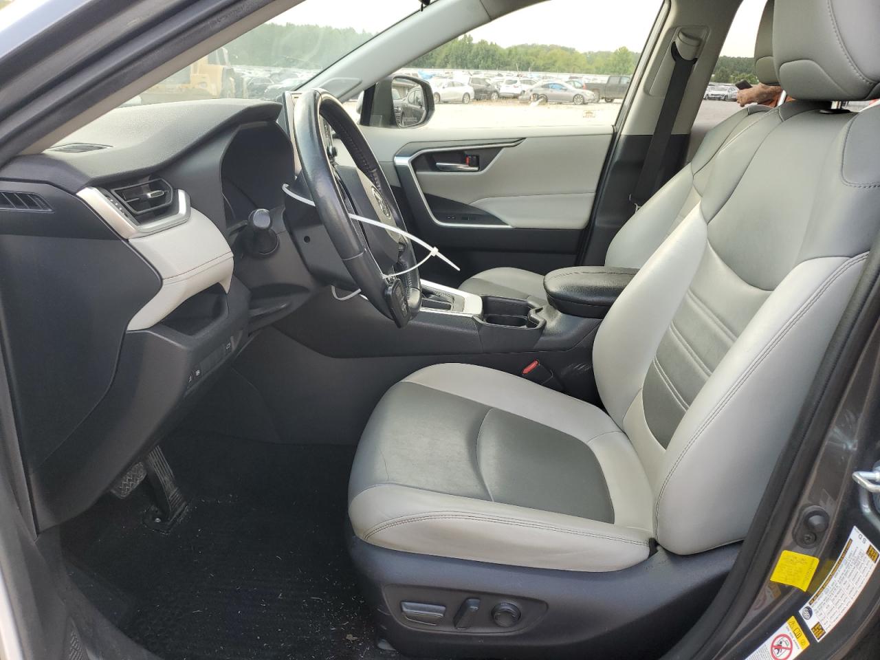 2019 Toyota Rav4 Xle Premium VIN: JTMC1RFV1KD512539 Lot: 63690044