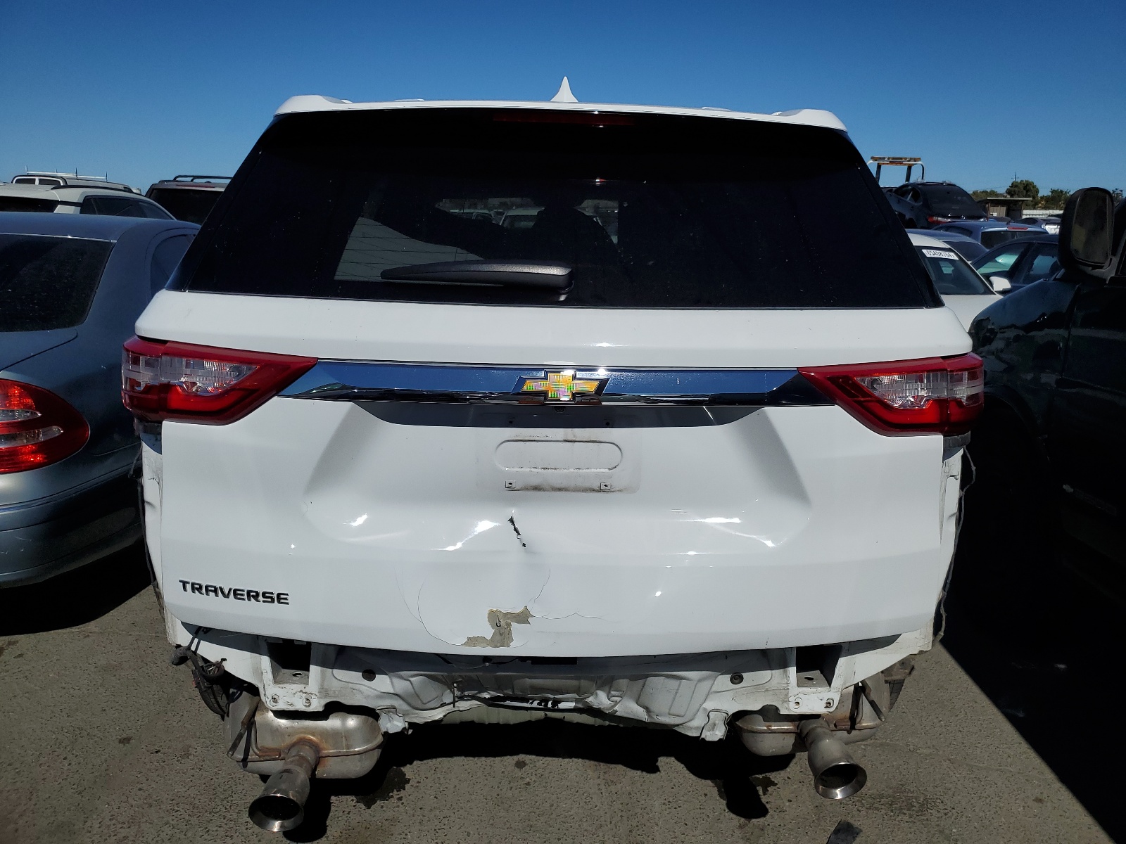 1GNERFKW6JJ205843 2018 Chevrolet Traverse Ls