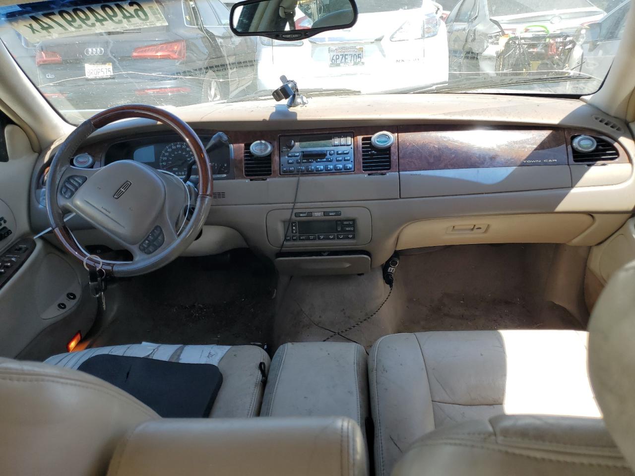 2001 Lincoln Town Car Signature VIN: 1LNHM82W01Y703541 Lot: 64949974