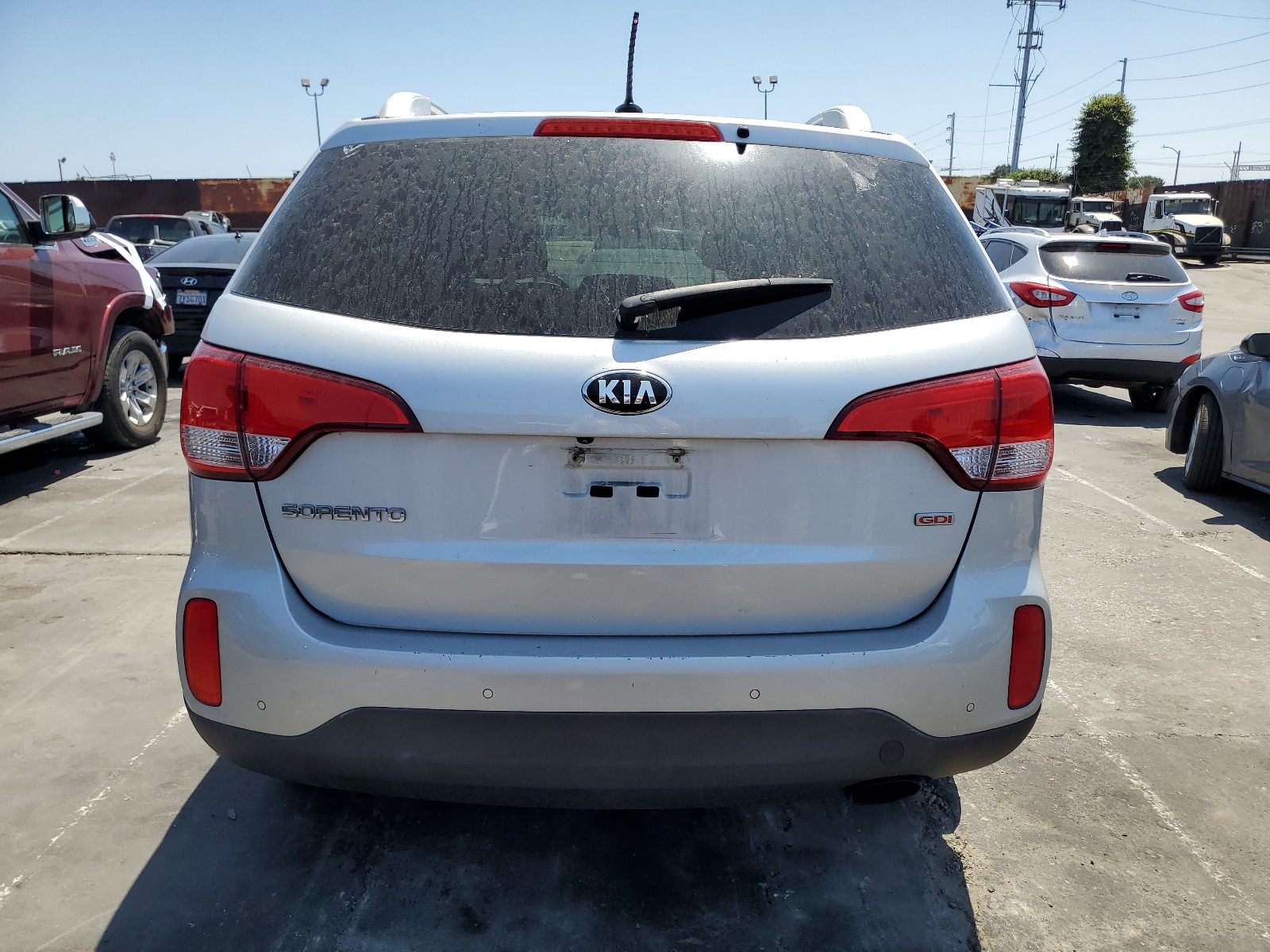 2015 Kia Sorento Lx vin: 5XYKTCA66FG585187