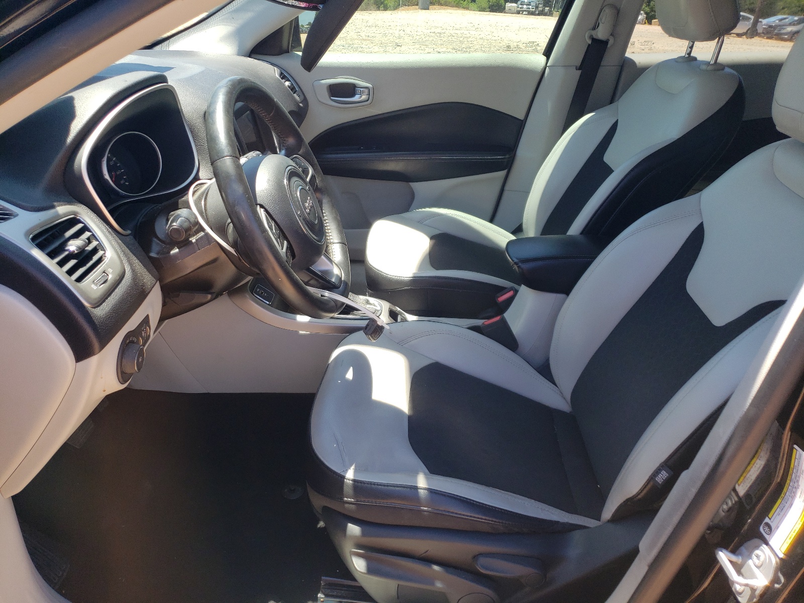 3C4NJCBB6JT467916 2018 Jeep Compass Latitude