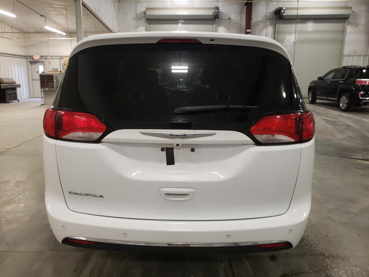 2019 Chrysler Pacifica Touring L VIN: 2C4RC1BG0KR548068 Lot: 64105314