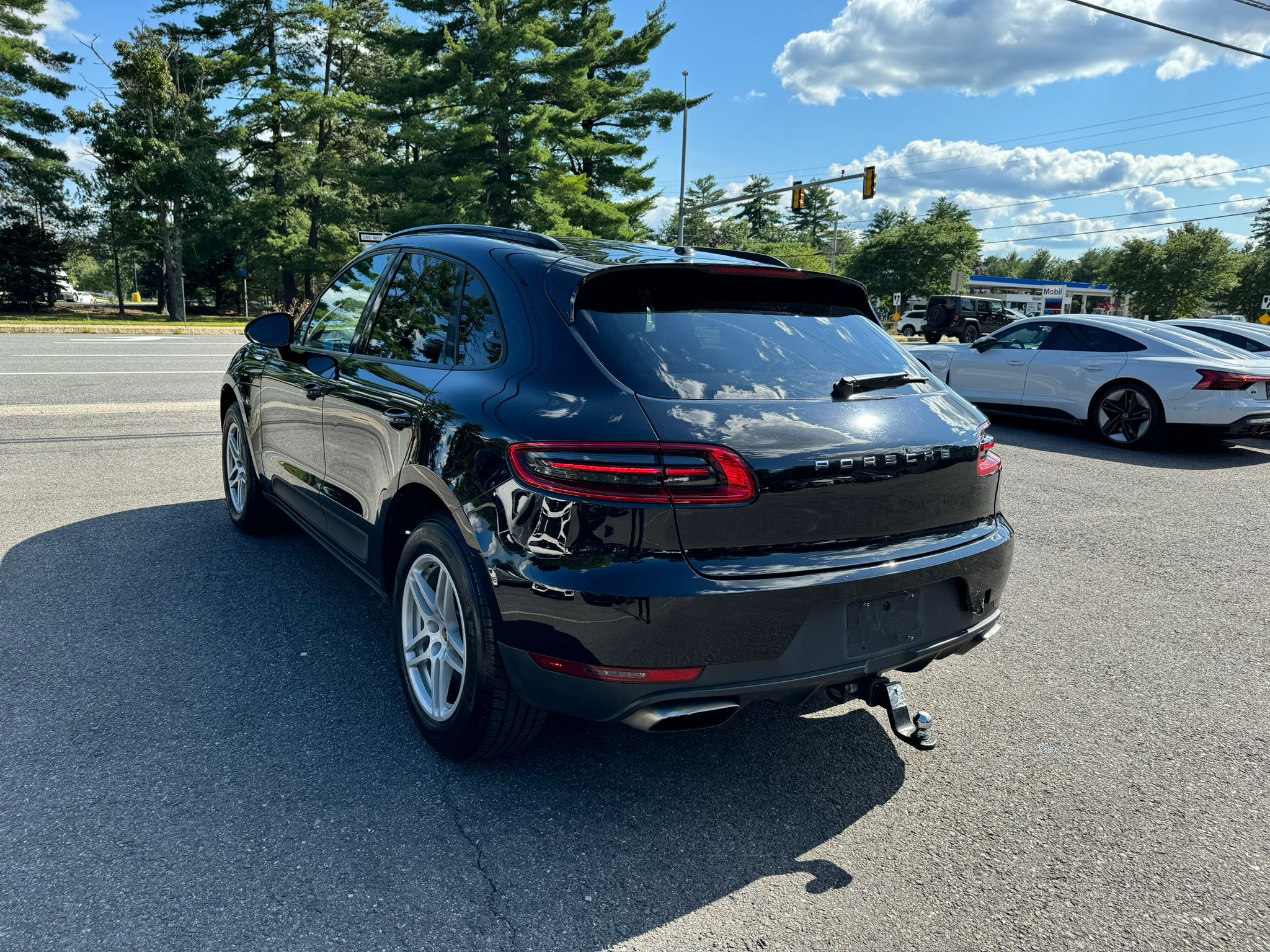 2018 Porsche Macan vin: WP1AA2A55JLB14971