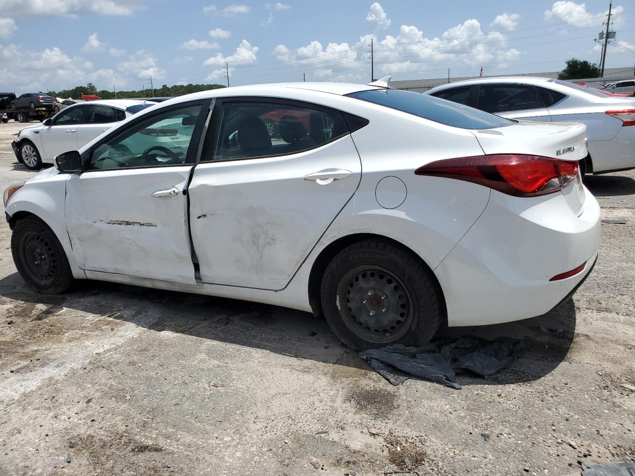 5NPDH4AE4FH554598 2015 HYUNDAI ELANTRA - Image 2