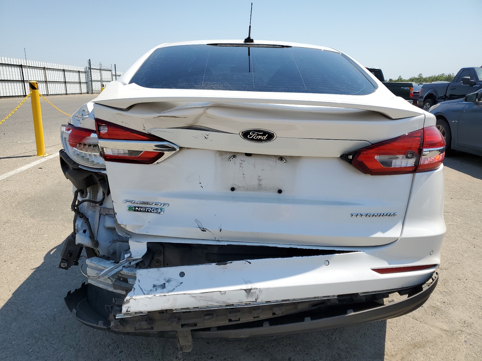 3FA6P0SU0KR233049 2019 Ford Fusion Titanium