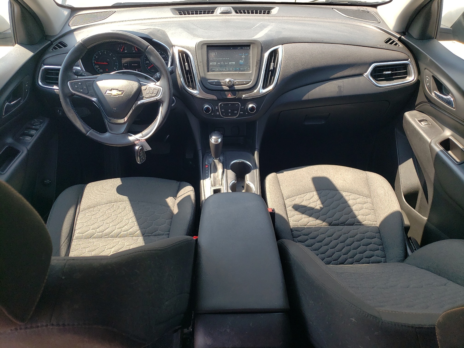 2GNAXJEV2J6300052 2018 Chevrolet Equinox Lt