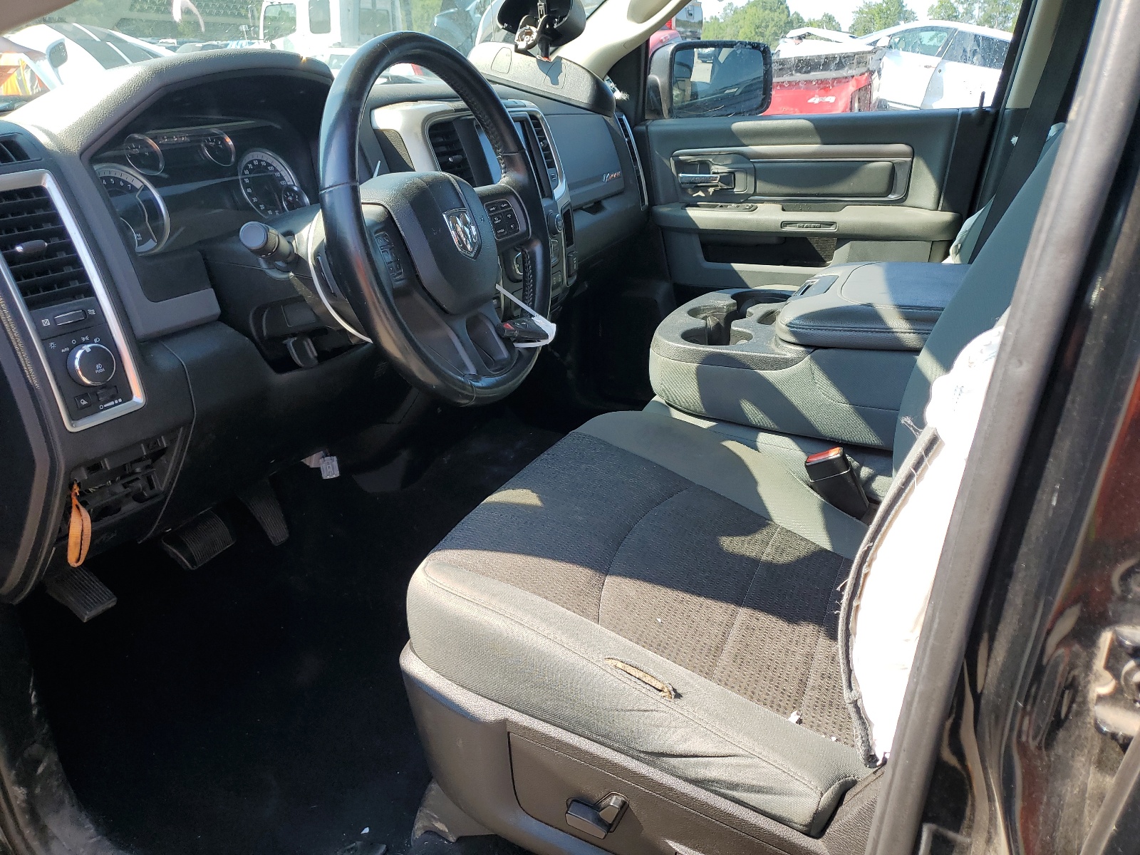 1C6RR7TT1KS714231 2019 Ram 1500 Classic Slt