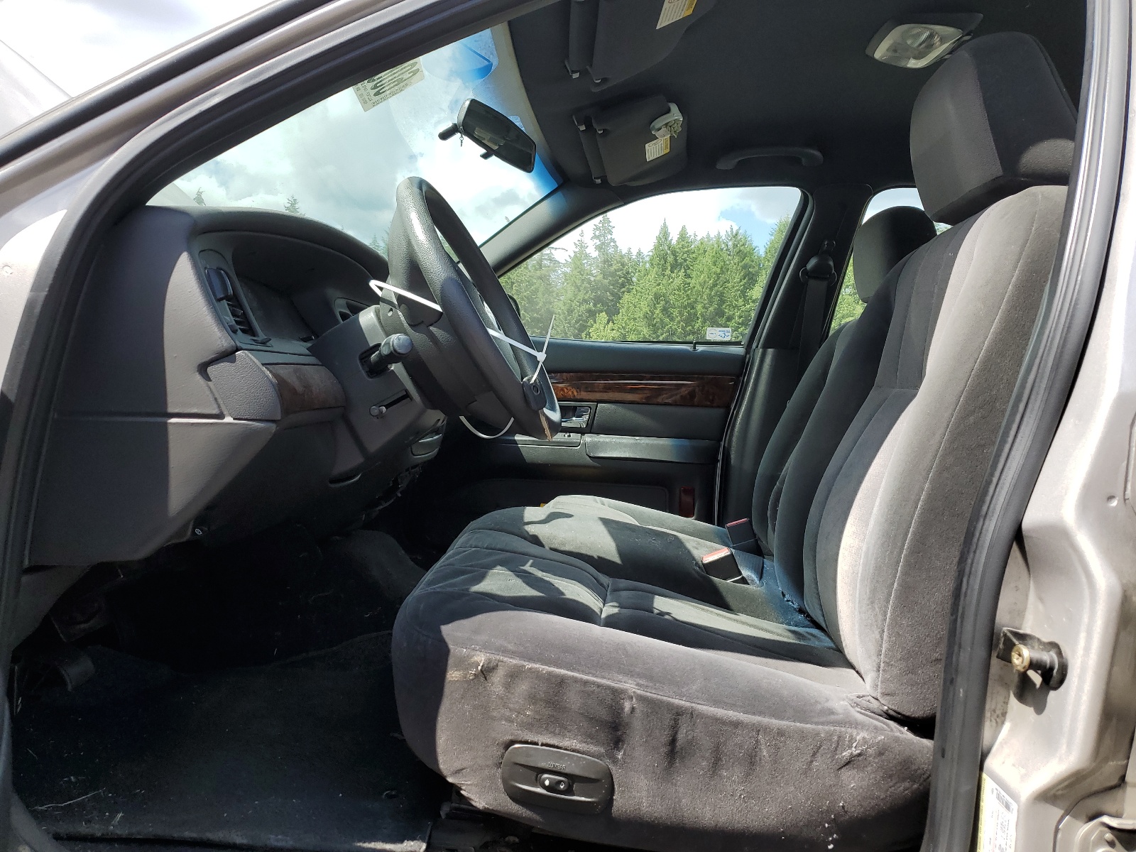 2MEFM74WX5X608931 2005 Mercury Grand Marquis Gs