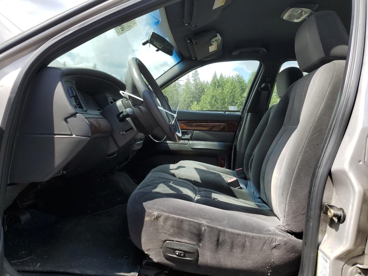 2005 Mercury Grand Marquis Gs VIN: 2MEFM74WX5X608931 Lot: 60618264