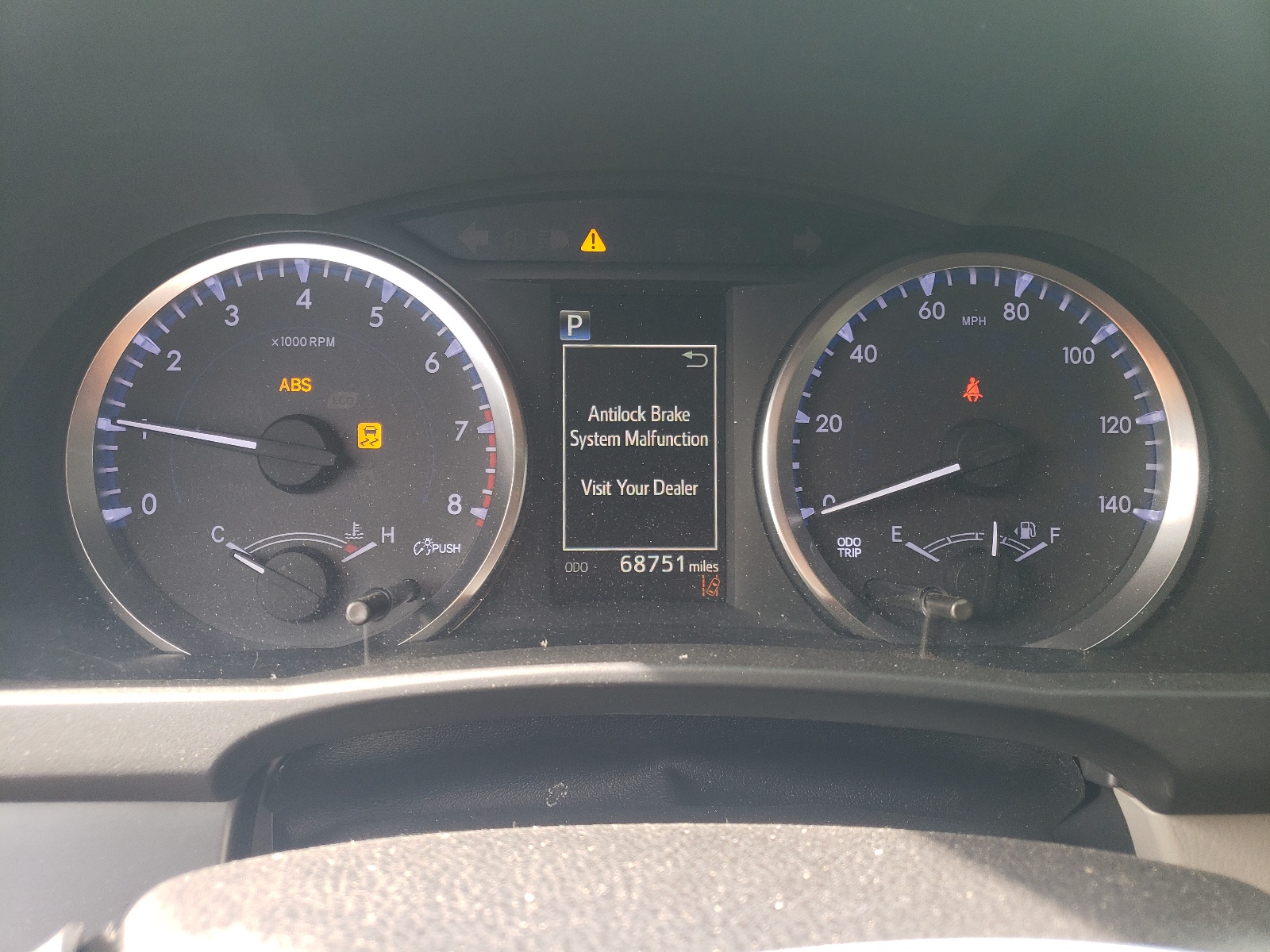 5TDBZRFH1JS882200 2018 Toyota Highlander Le