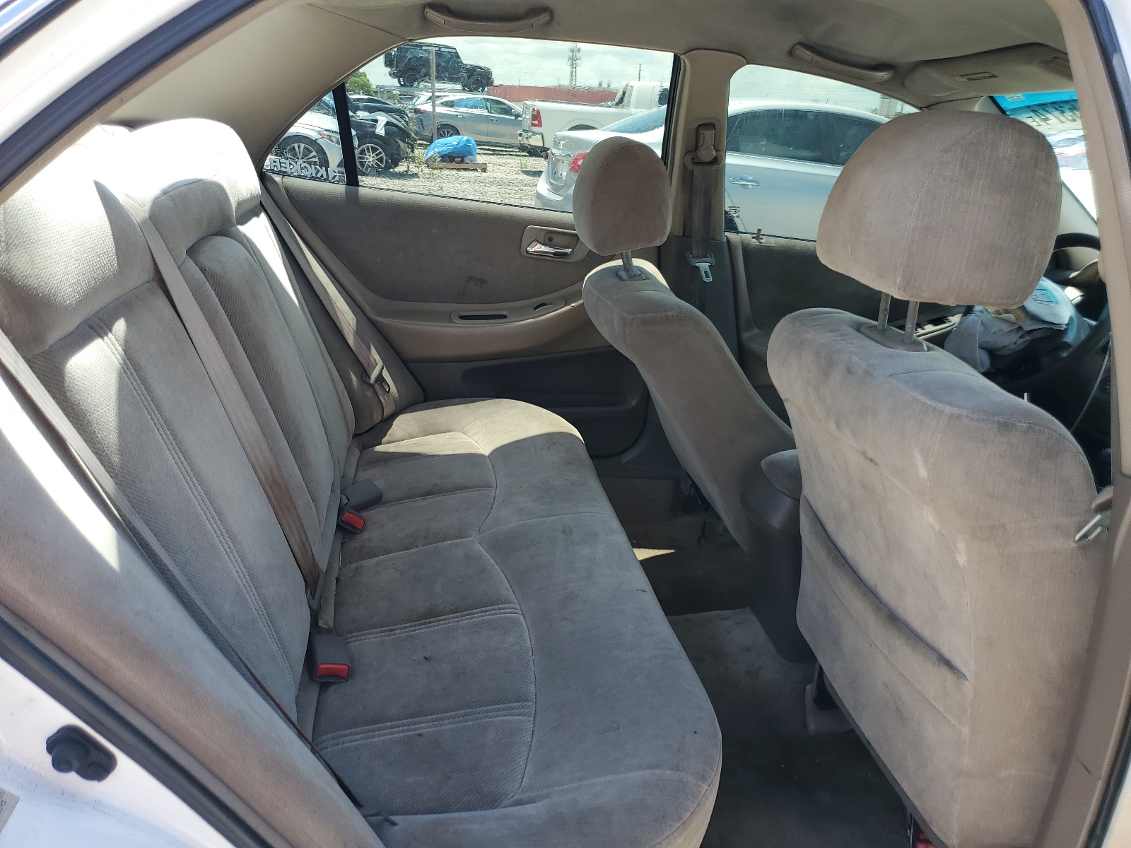 1HGCG5547YA125649 2000 Honda Accord Lx