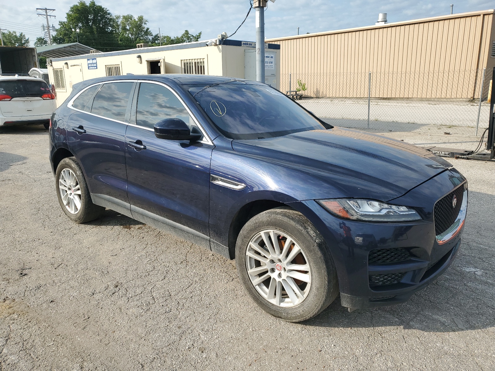 2017 Jaguar F-Pace Prestige vin: SADCK2BN4HA098598