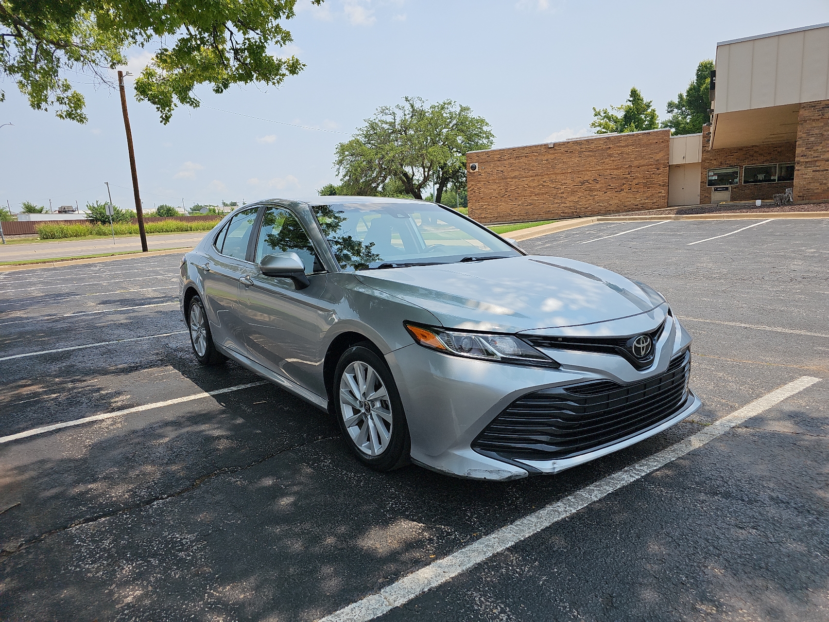 2020 Toyota Camry Le vin: 4T1C11AK7LU331814