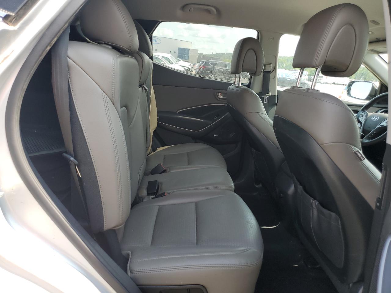 2014 Hyundai Santa Fe - Image 11