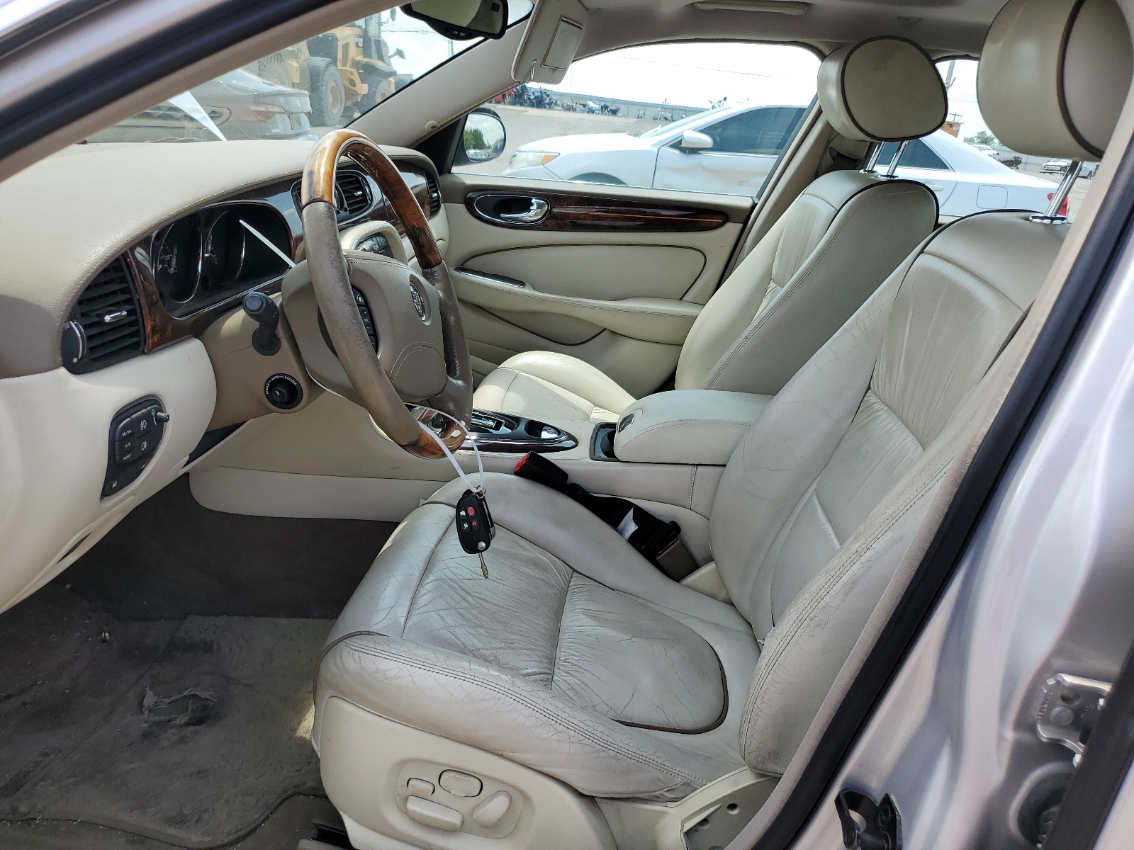 SAJEA74C44SG02303 2004 Jaguar Vandenplas