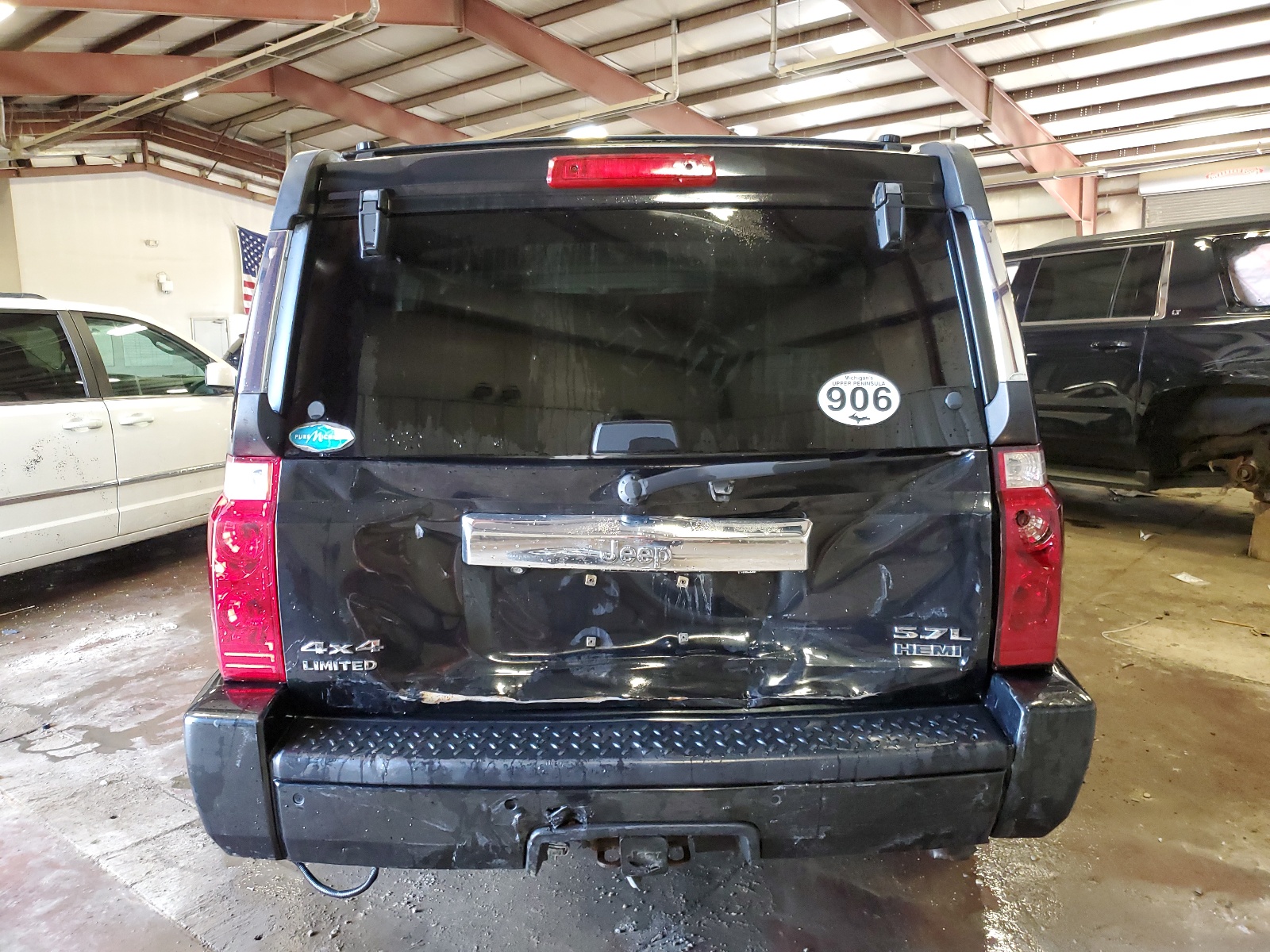 1J4RG4GT7AC118955 2010 Jeep Commander Sport