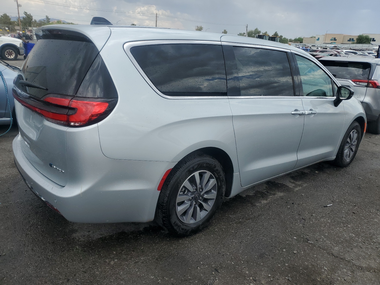 2024 Chrysler Pacifica Hybrid Select vin: 2C4RC1S73RR150184