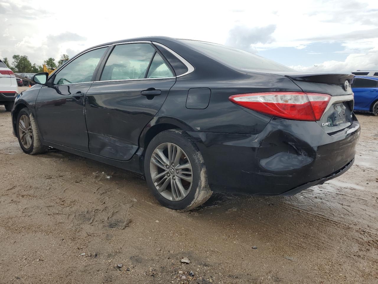 4T1BF1FK2HU392873 2017 TOYOTA CAMRY - Image 2