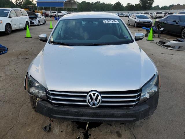 Седани VOLKSWAGEN PASSAT 2013 Сріблястий