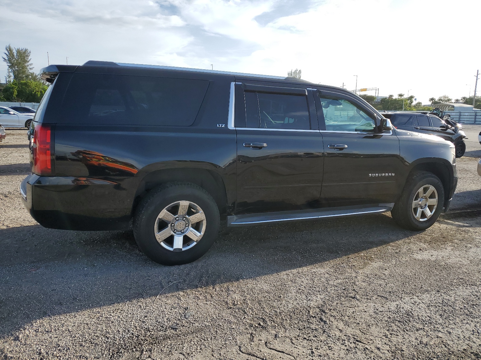 2015 Chevrolet Suburban K1500 Ltz vin: 1GNSKKKC0FR295778