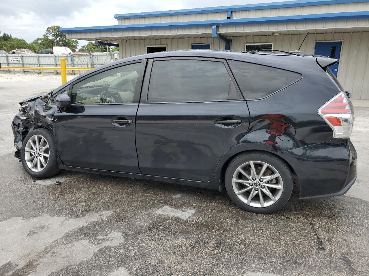 2015 Toyota Prius - Image 2