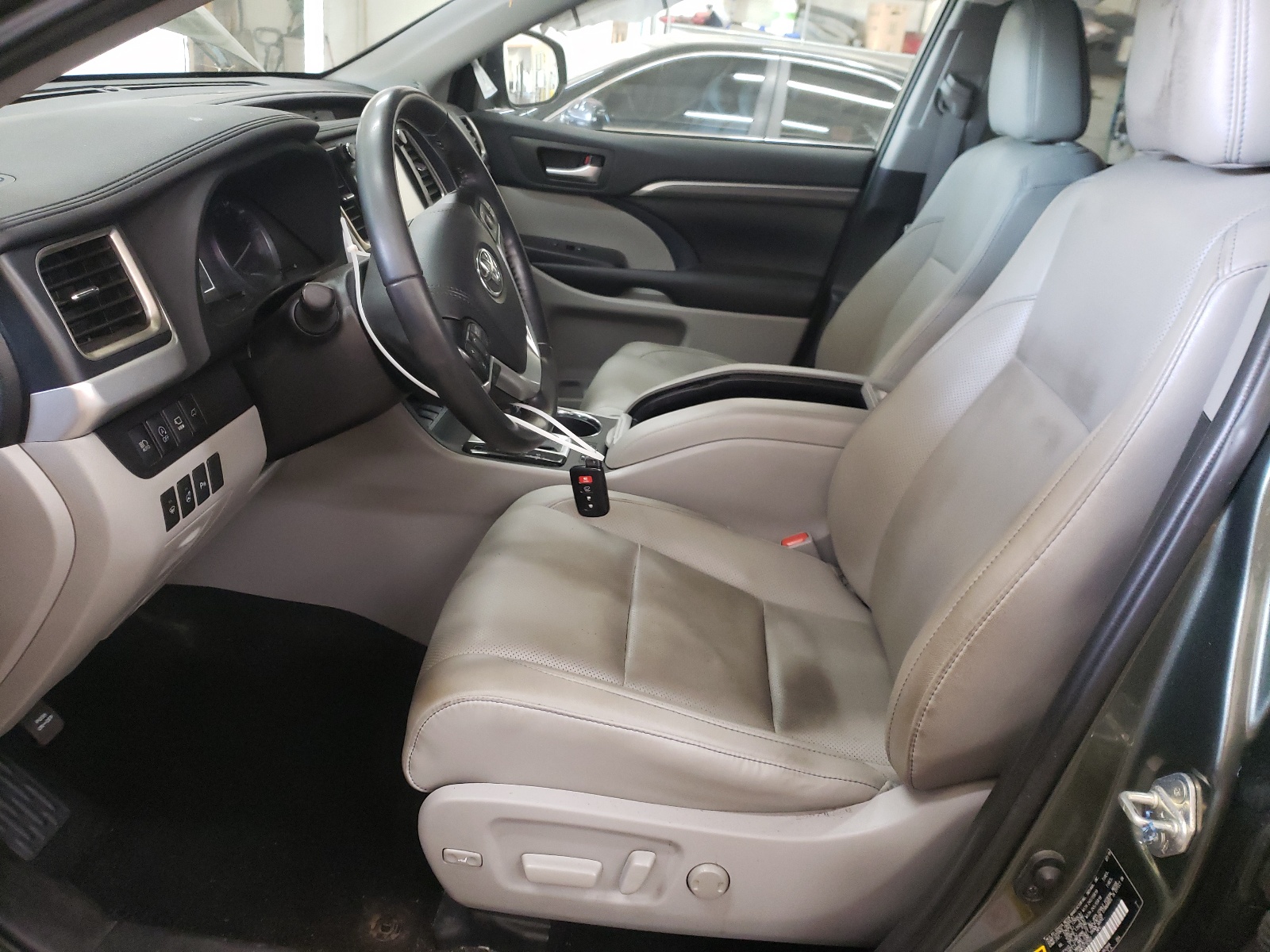 5TDDZRFH8KS712507 2019 Toyota Highlander Limited