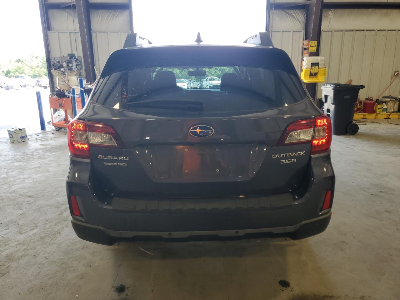 2017 Subaru Outback 3.6R Limited VIN: 4S4BSENCXH3388718 Lot: 64707654