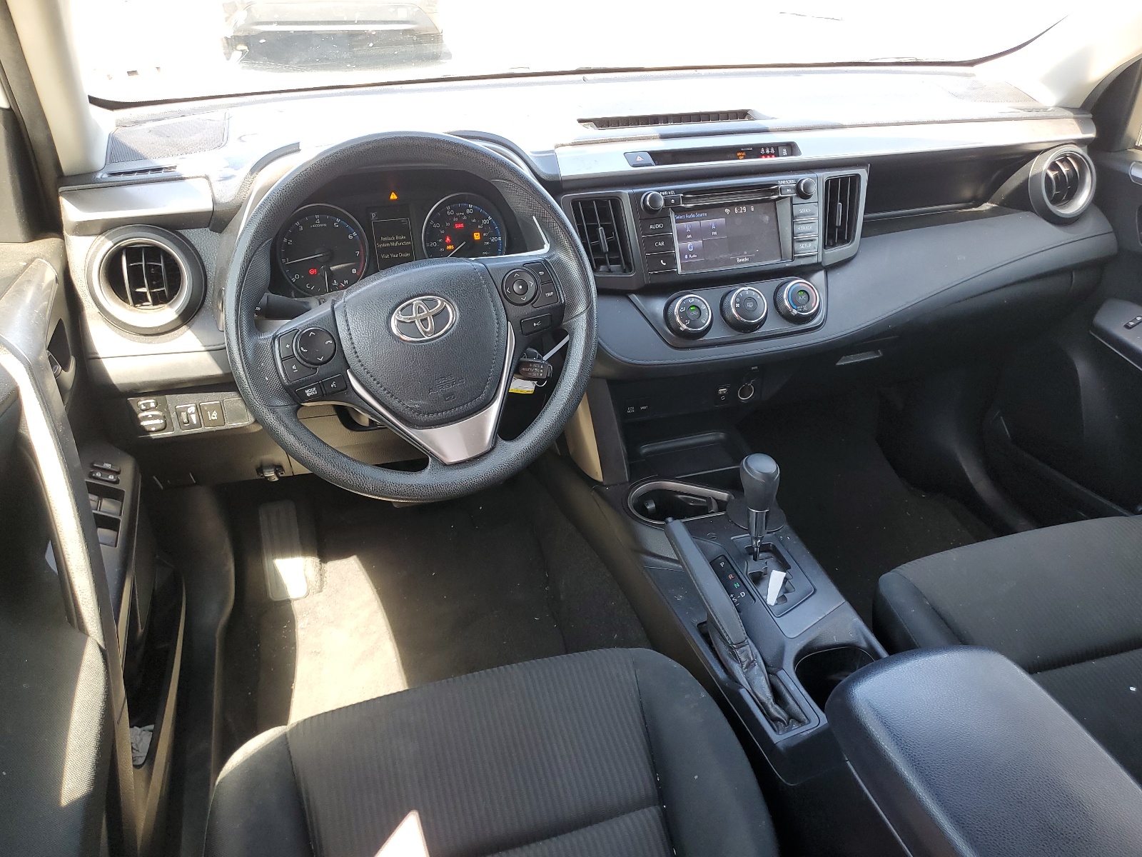 JTMBFREV7HJ706095 2017 Toyota Rav4 Le