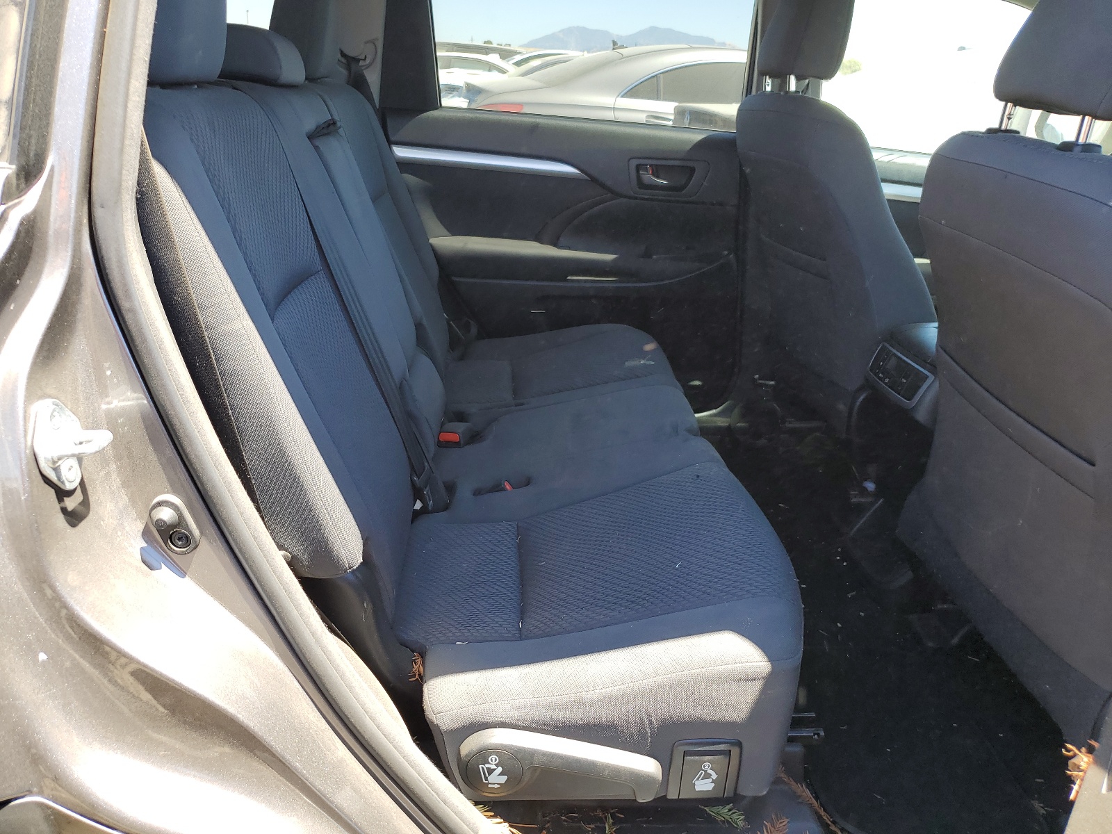 5TDZARFH0FS014265 2015 Toyota Highlander Le