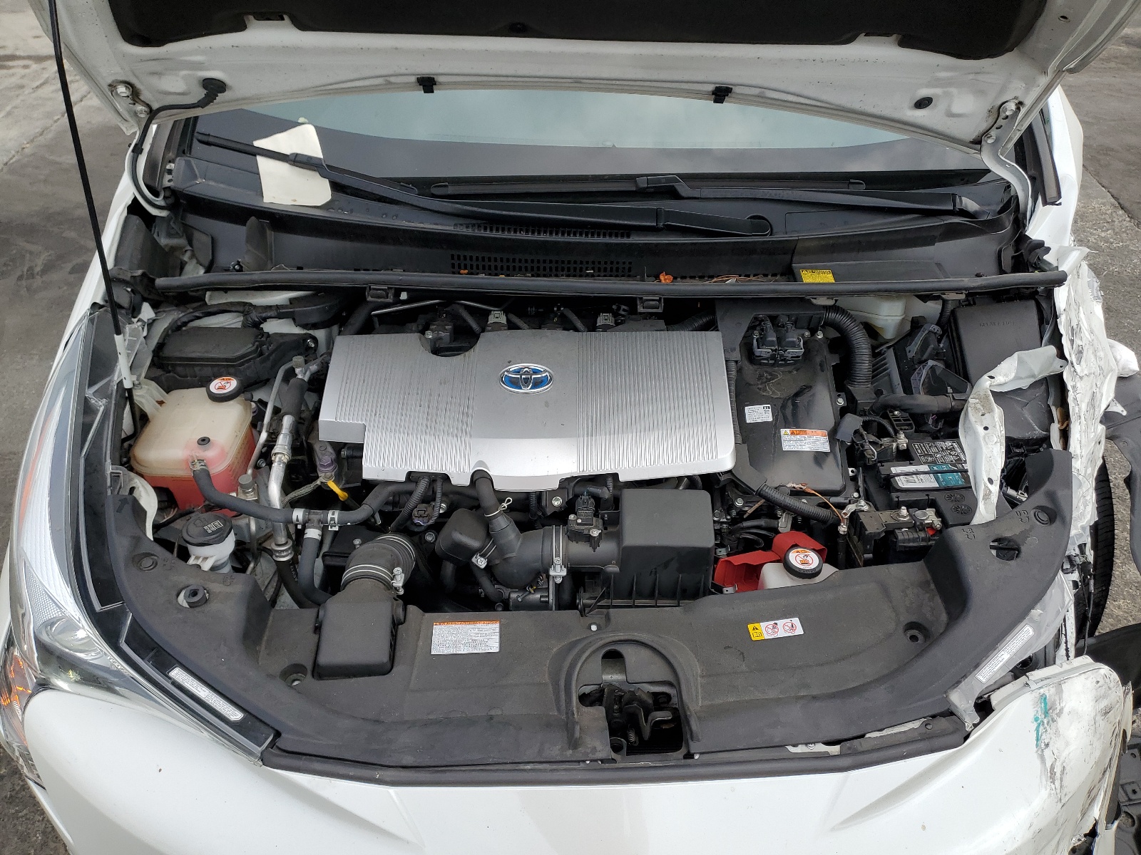 JTDKBRFUXJ3066587 2018 Toyota Prius