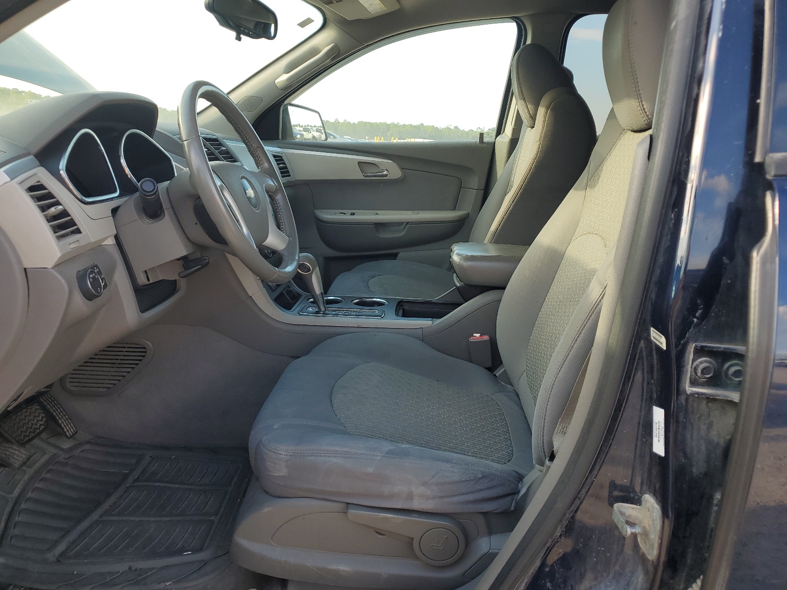 1GNKRFED3BJ351678 2011 Chevrolet Traverse Ls