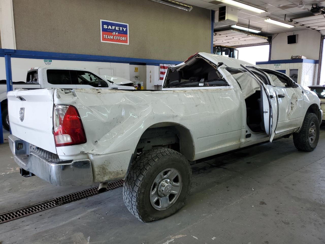 2015 RAM 2500 - Image 3