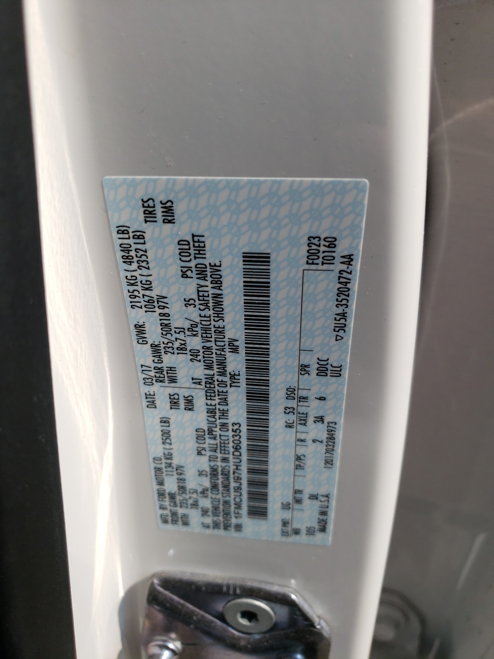 1FMCU9J97HUD60353 2017 Ford Escape Titanium