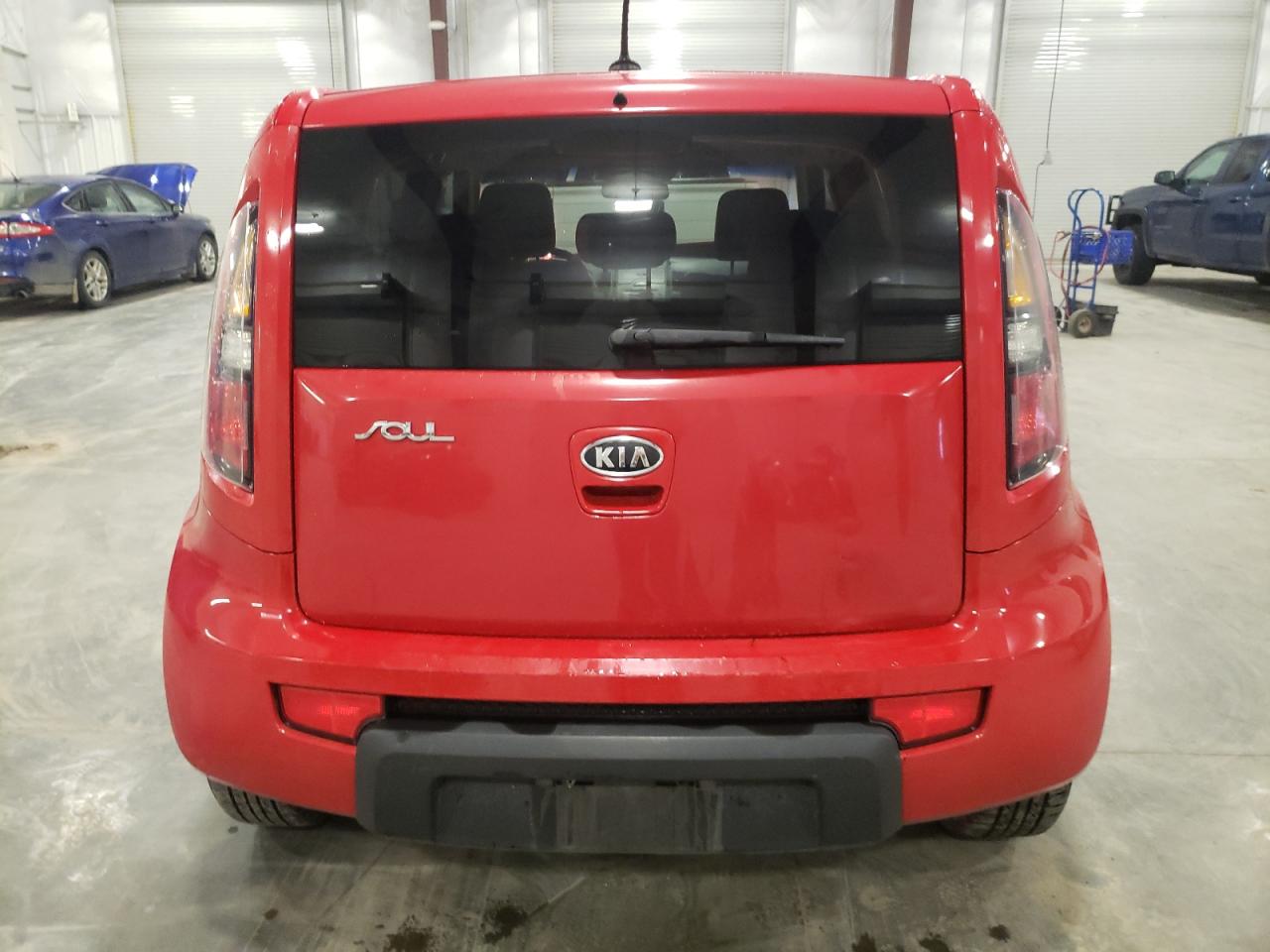 2011 Kia Soul + VIN: KNDJT2A21B7226890 Lot: 62721104