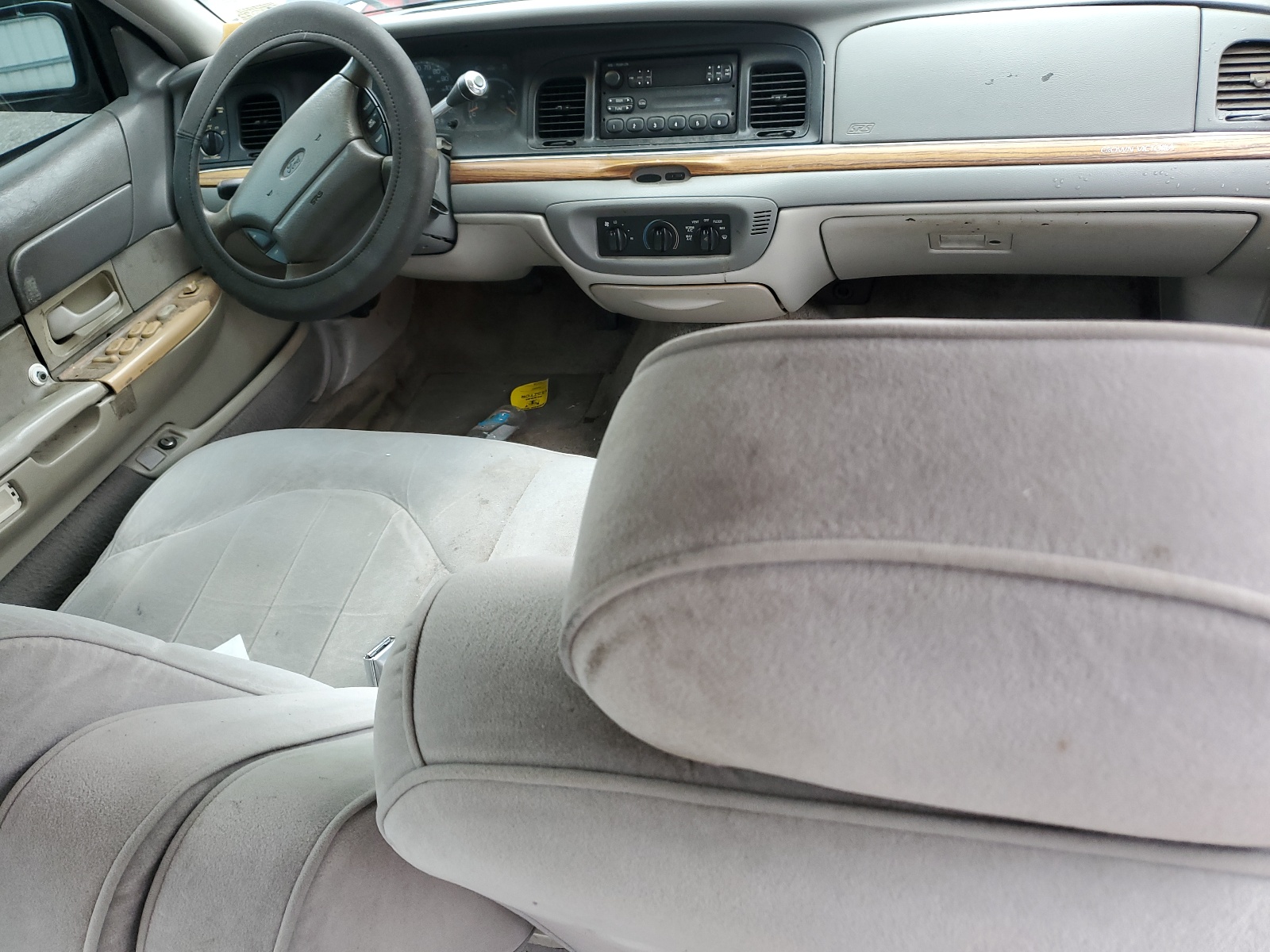 2FALP73W6VX147813 1997 Ford Crown Victoria