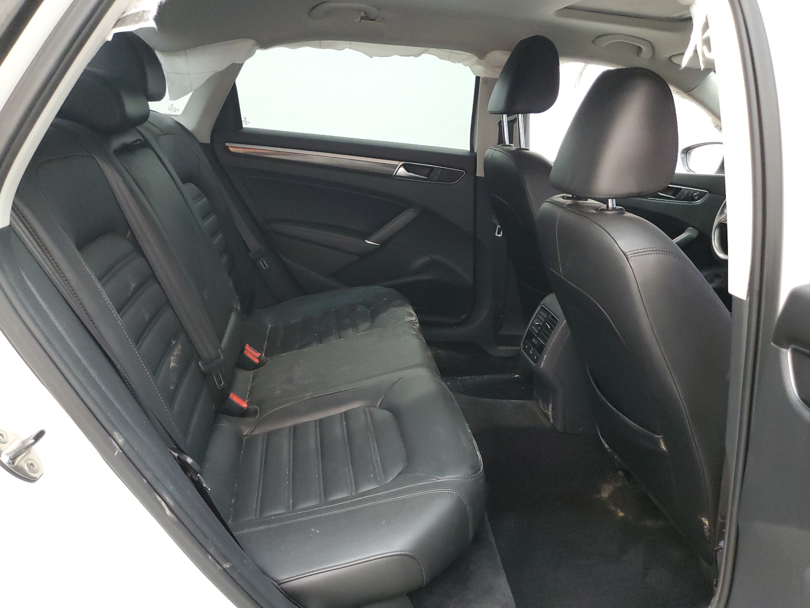 1VWCM7A30HC048009 2017 Volkswagen Passat Sel Premium