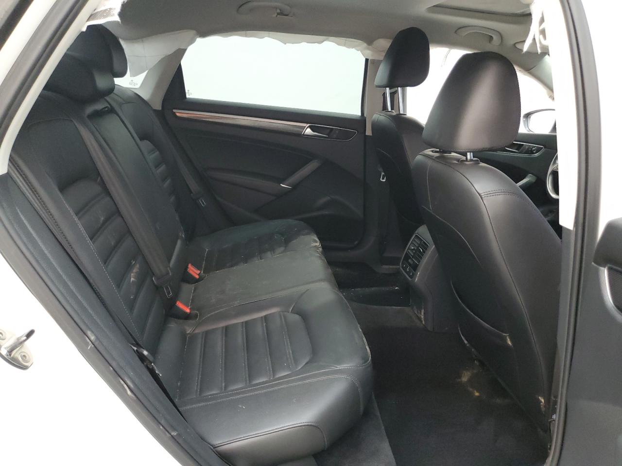 2017 Volkswagen Passat Sel Premium VIN: 1VWCM7A30HC048009 Lot: 65205484