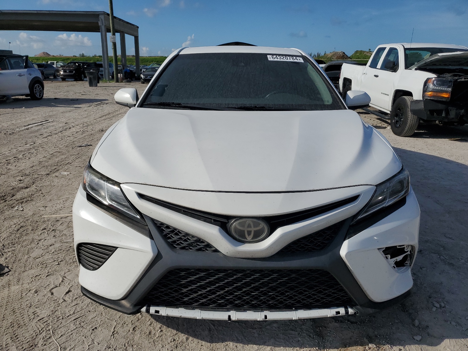 2018 Toyota Camry L vin: 4T1B11HK1JU676934