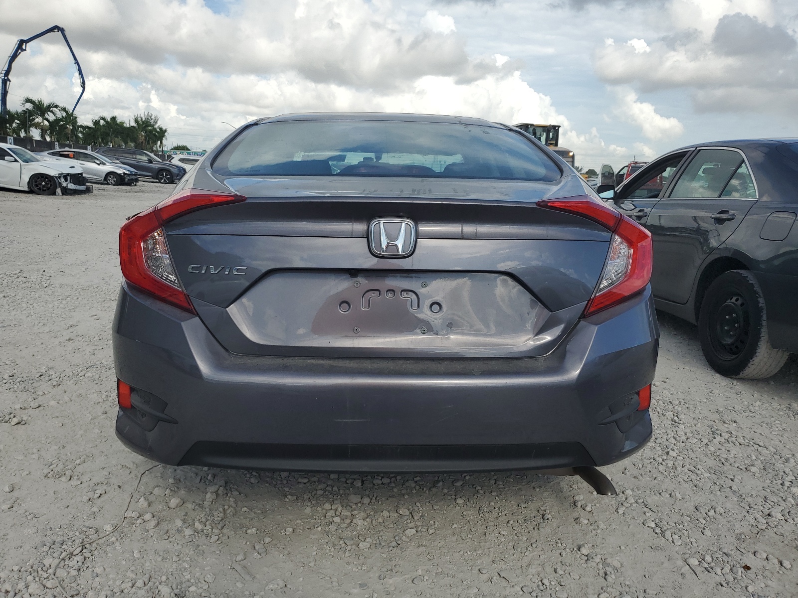 2018 Honda Civic Lx vin: 19XFC2F5XJE016084